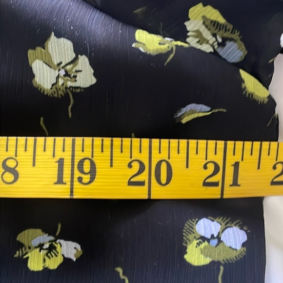 Banana Republic Long Sleeved Black Floral Chiffon Blouse, Size L - Picture 12 of 13